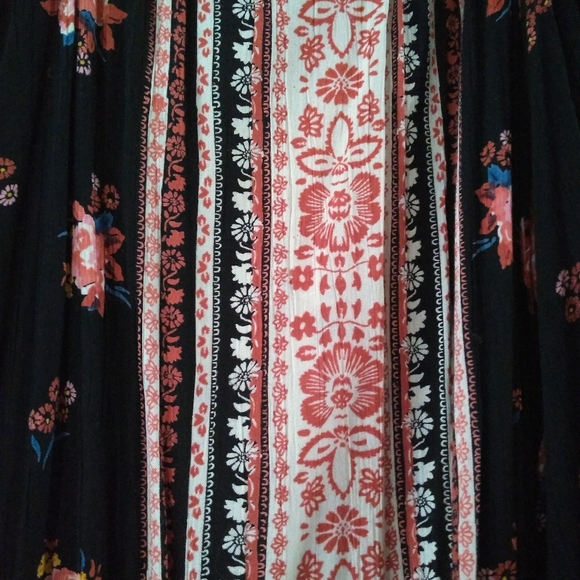 NWOT cold shoulder floral boho top - Picture 10 of 10